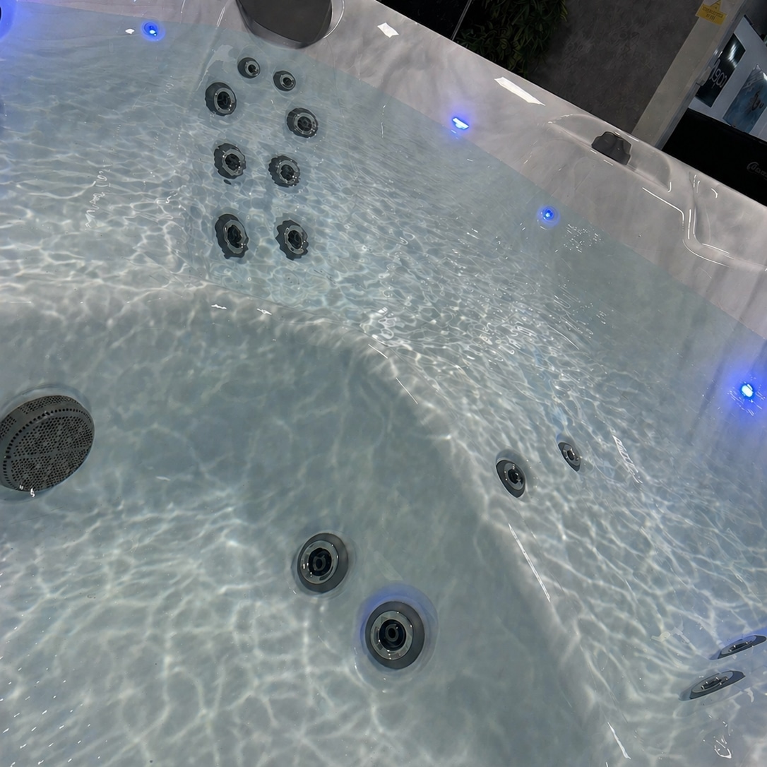 Champion Hot Tubs | Jacuzzi® J-235™