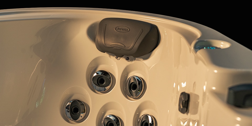 Jacuzzi J-300 Series > Jacuzzi J-335 > Image 10 Champion Hot Tubs | Jacuzzi® J-335™