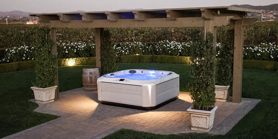 Jacuzzi J-300 Series > Jacuzzi J-335 > Image 2 Champion Hot Tubs | Jacuzzi® J-335™