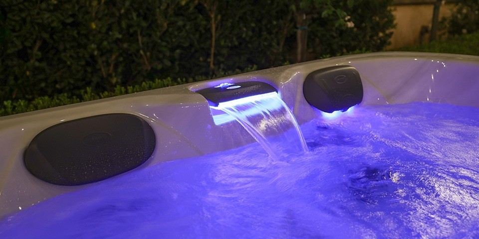 Jacuzzi J-300 Series > Jacuzzi J-335 > Image 7 Champion Hot Tubs | Jacuzzi® J-335™