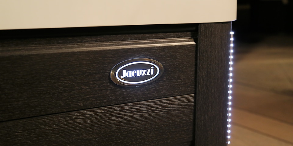 Jacuzzi J-400 Series > Jacuzzi J-435 > Image 16 Champion Hot Tubs | Jacuzzi® J-435™ (Ex-display, no IR)
