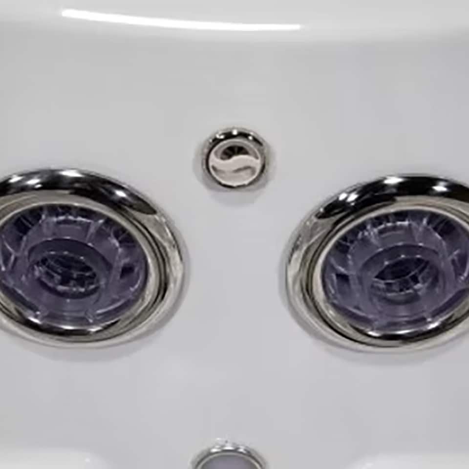Champion Hot Tubs | Jacuzzi® J-13 PowerPlay™